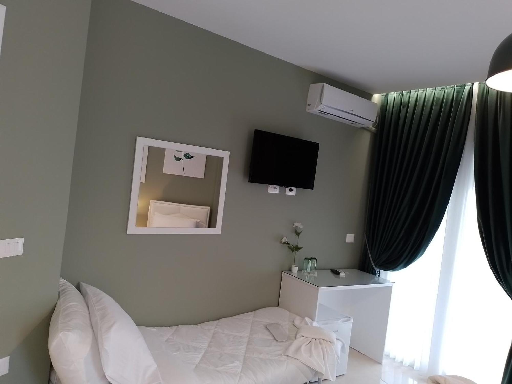 Ajilin Hotel Rooms Korcza Pokój zdjęcie