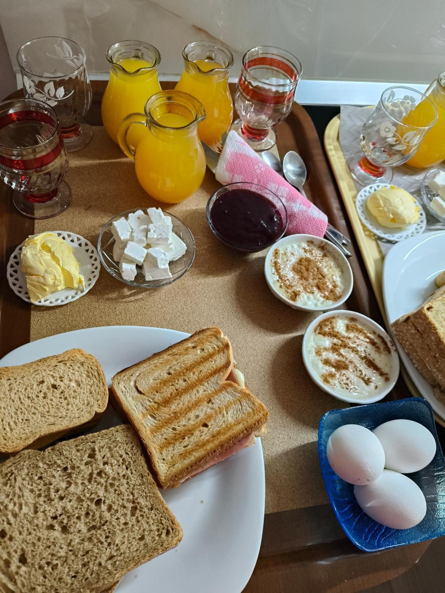 Ajilin Hotel Rooms Korcza Zewnętrze zdjęcie
