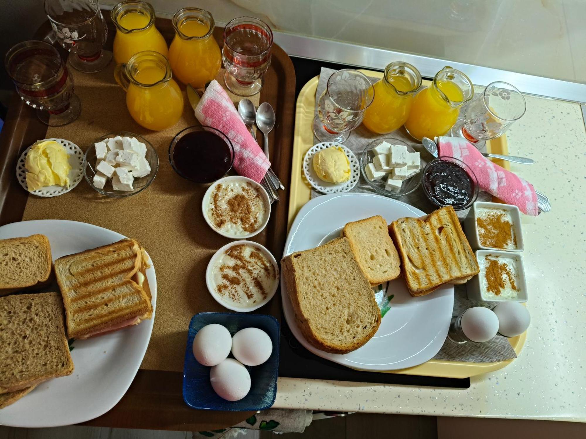 Ajilin Hotel Rooms Korcza Zewnętrze zdjęcie
