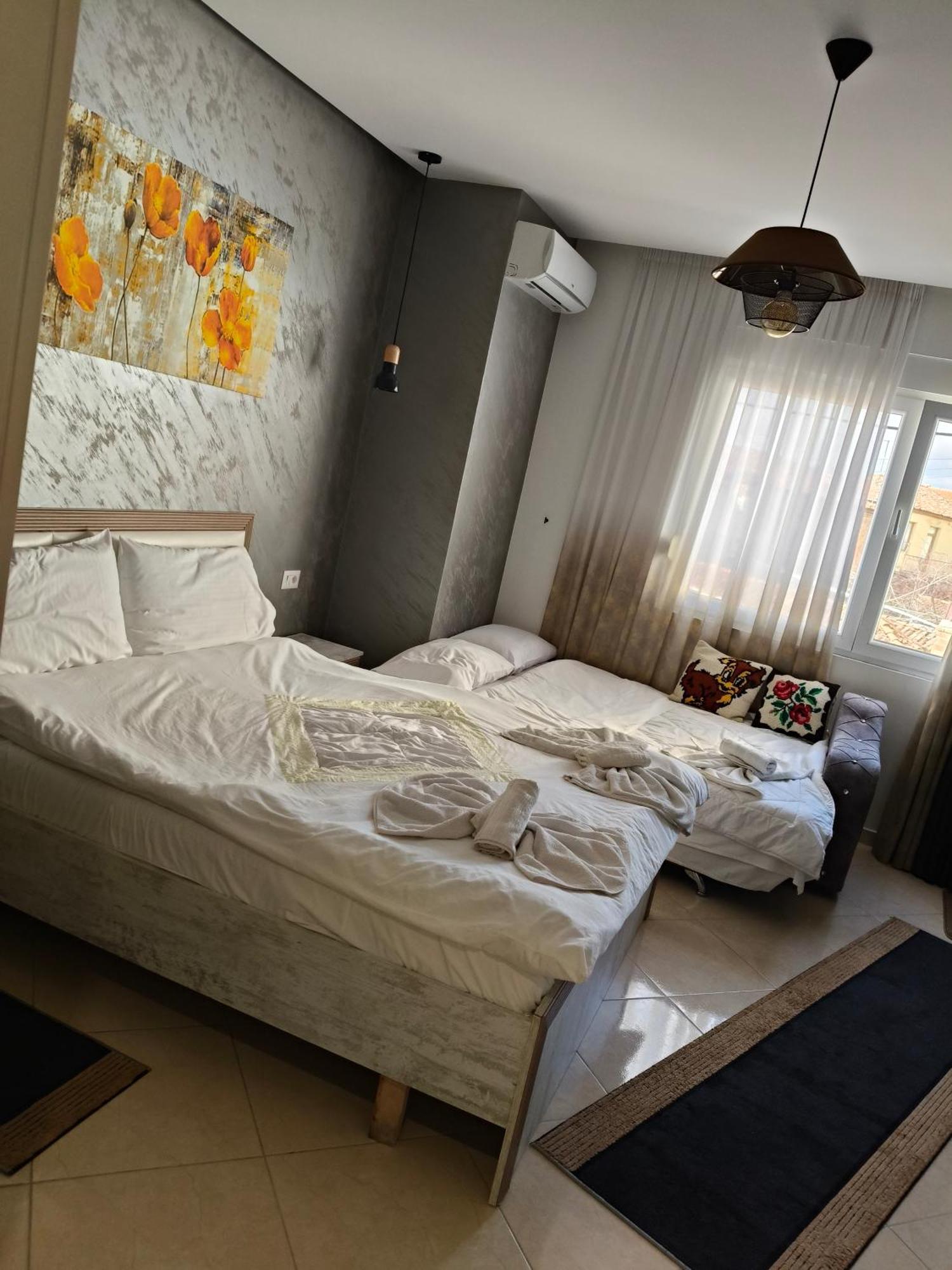 Ajilin Hotel Rooms Korcza Pokój zdjęcie